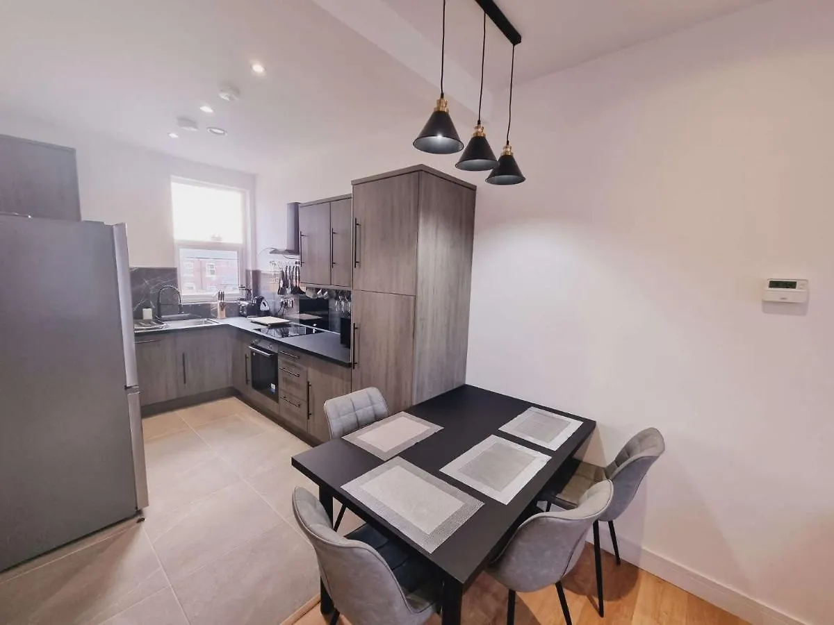 Lmk, 2 Bedroom Apartment, With Roof Terrace, Free Parking, Ev Charger, Great Location. Belfast