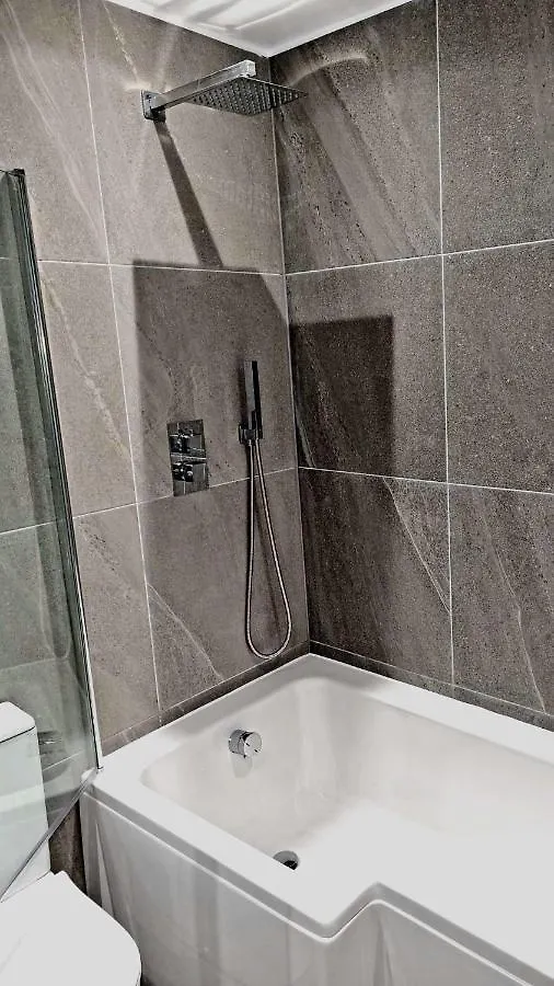 Lmk, 2 Bedroom Apartment, With Roof Terrace, Free Parking, Ev Charger, Great Location. Μπέλφαστ 0*,