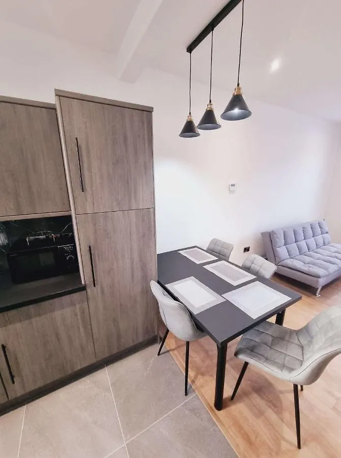 Lmk, 2 Bedroom Apartment, With Roof Terrace, Free Parking, Ev Charger, Great Location. Belfast Apartment