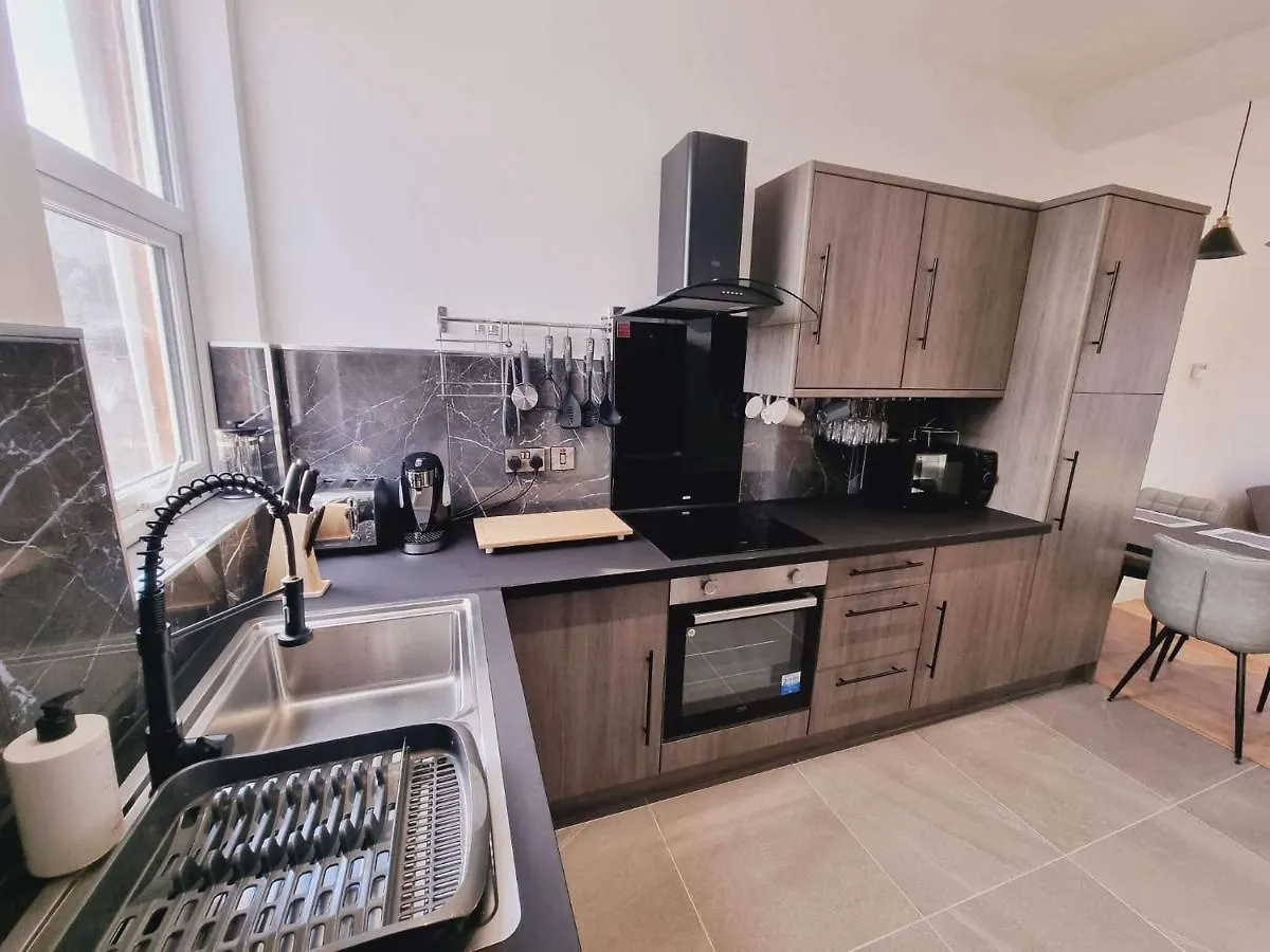 Lmk, 2 Bedroom Apartment, With Roof Terrace, Free Parking, Ev Charger, Great Location. Belfast 0*,