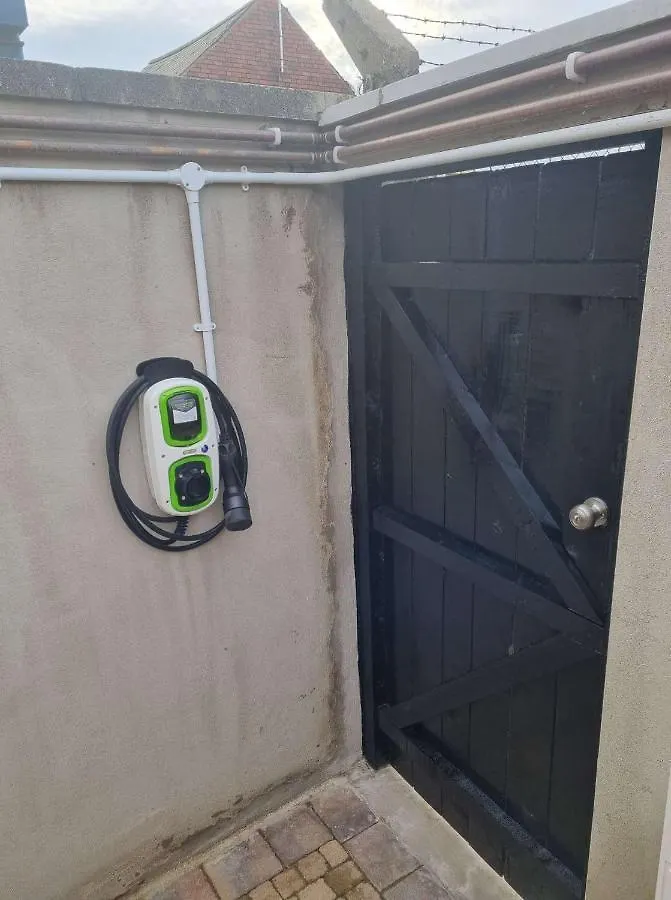 Lmk, 2 Bedroom Apartment, With Roof Terrace, Free Parking, Ev Charger, Great Location. Belfast 0*,  United Kingdom