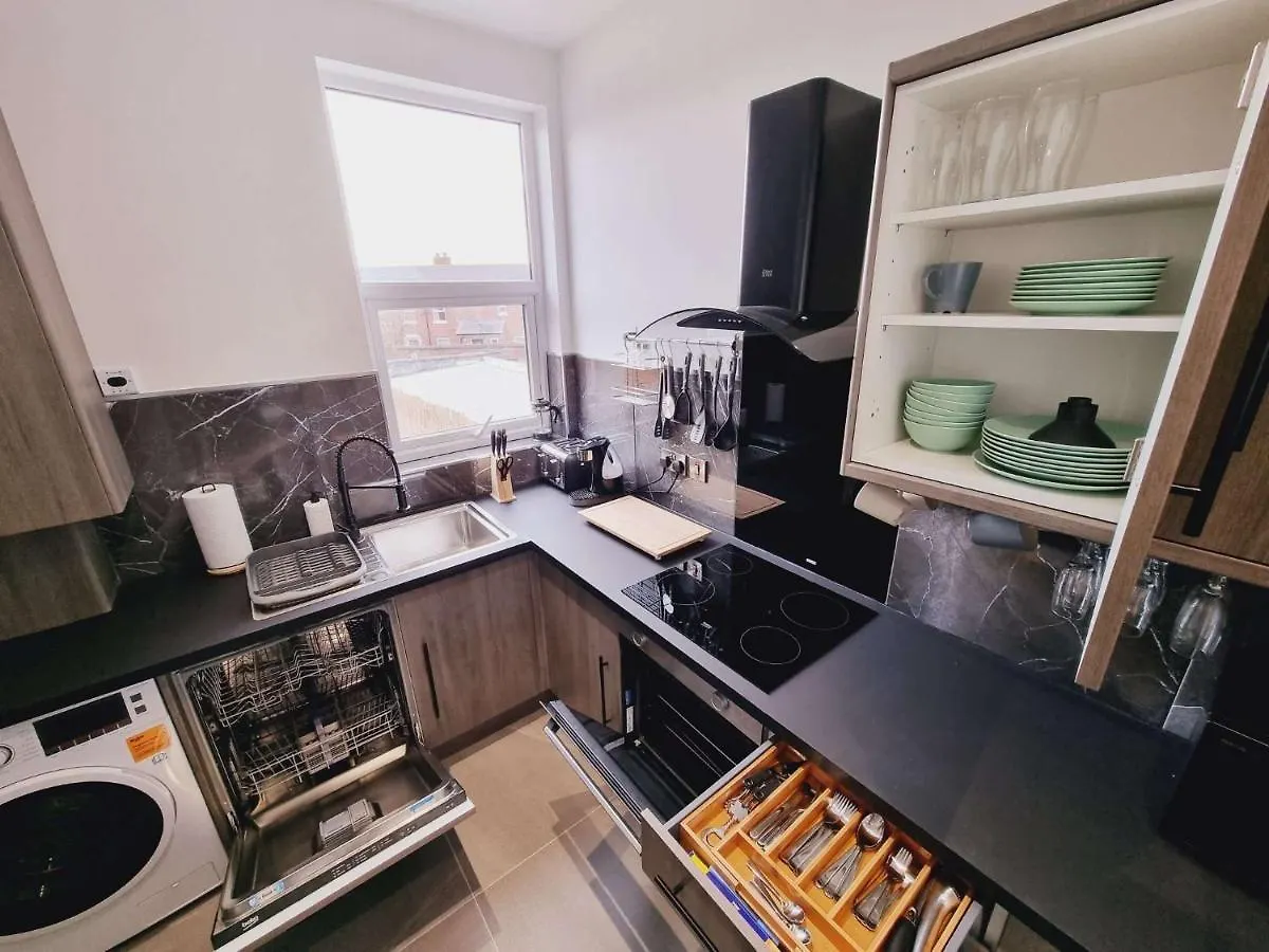 Apartment Lmk, 2 Bedroom Apartment, With Roof Terrace, Free Parking, Ev Charger, Great Location. Belfast