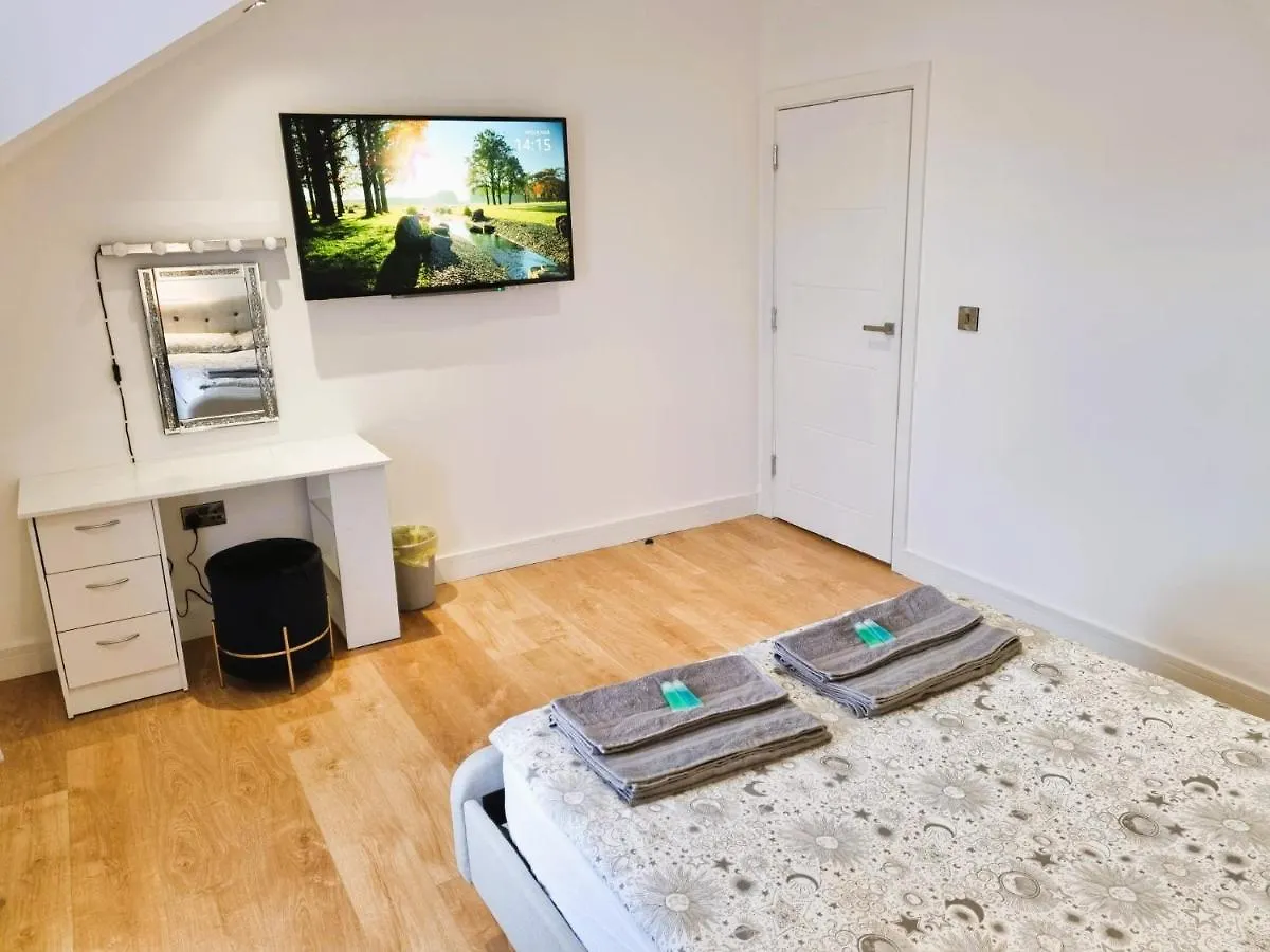 Lmk, 2 Bedroom Apartment, With Roof Terrace, Free Parking, Ev Charger, Great Location. Belfast United Kingdom