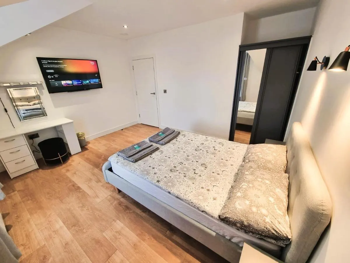 Apartment Lmk, 2 Bedroom Apartment, With Roof Terrace, Free Parking, Ev Charger, Great Location. Belfast United Kingdom