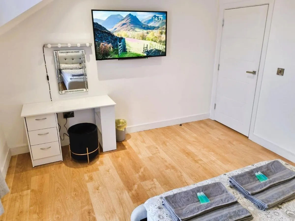 Apartment Lmk, 2 Bedroom Apartment, With Roof Terrace, Free Parking, Ev Charger, Great Location. Belfast United Kingdom
