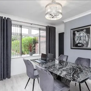 Holiday home Modern 10 Mins To, Belfast