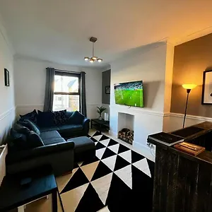 Spacious 2 Bed Flat In , Cardiff United Kingdom