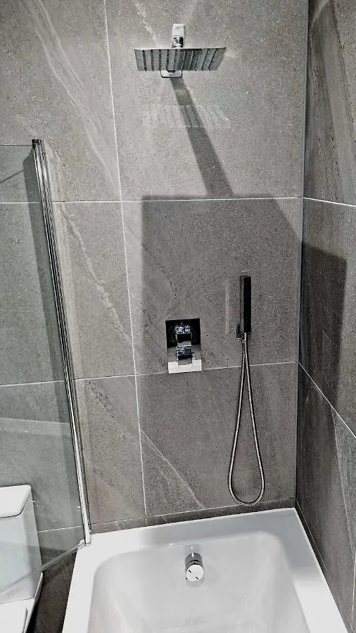 Lmk, 2 Bedroom Apartment, With Roof Terrace, Free Parking, Ev Charger, Great Location. 贝尔法斯特 公寓