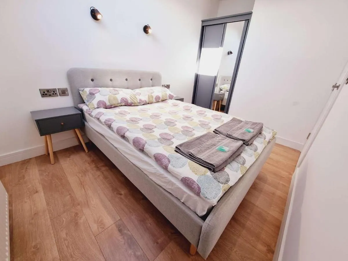 Lmk, 2 Bedroom Apartment, With Roof Terrace, Free Parking, Ev Charger, Great Location. 贝尔法斯特 英国